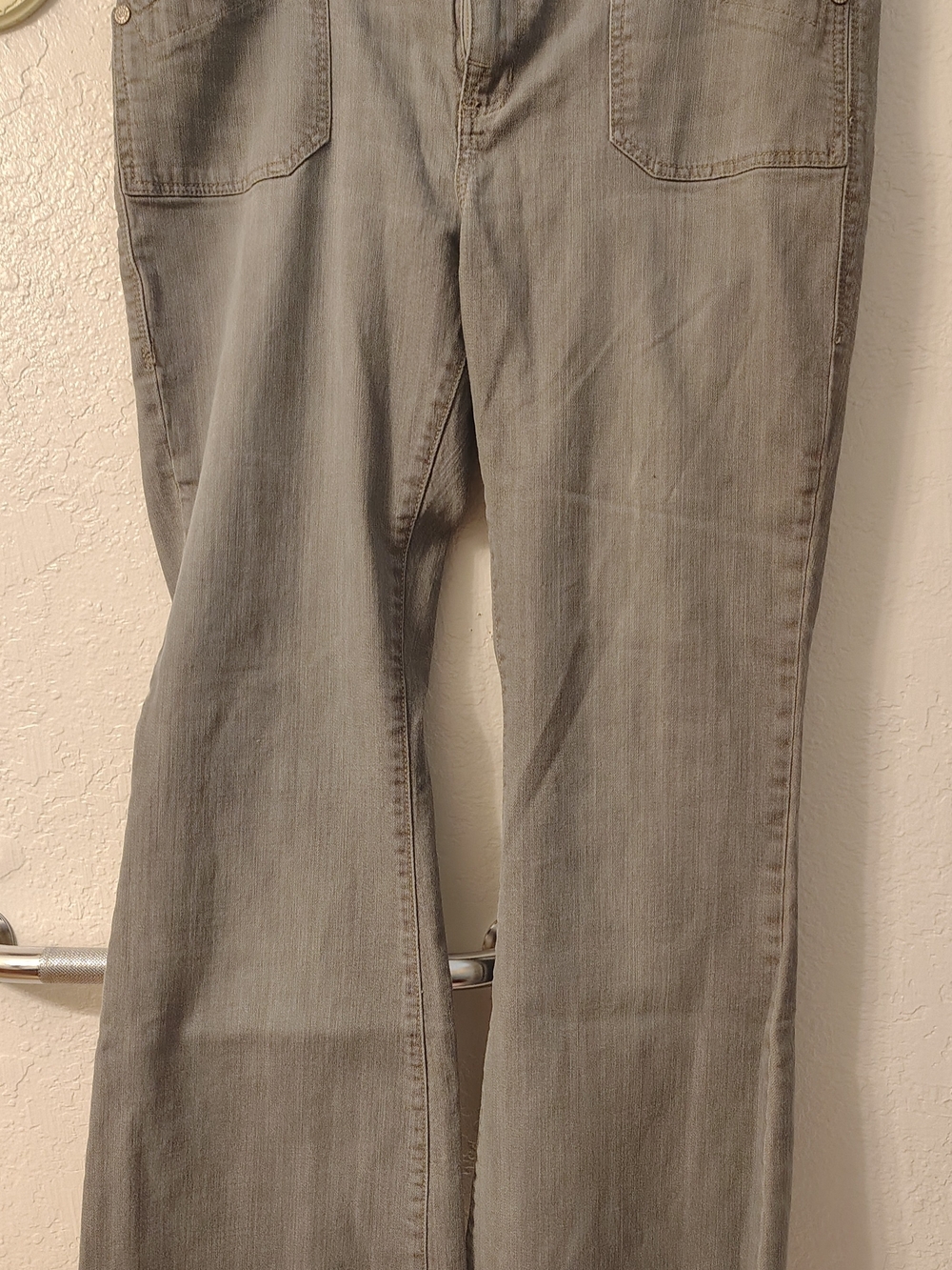 Rock & Republic Women’s Grey Flare Jeans